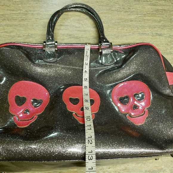 M.e.n.u Skull head duffel bag with pink wallet - Picture 14 of 16